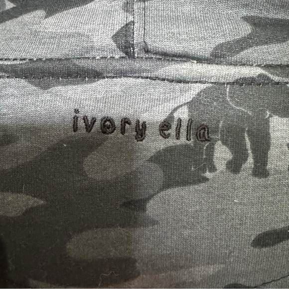 Ivory Ella Gray Elephant Camo Hoodie Size Extra Large - Picture 4 of 8